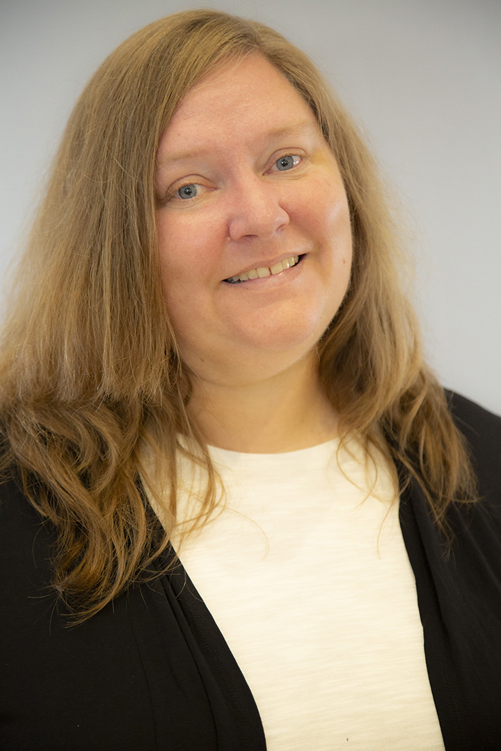 /socialwork/New_research/cfcir/child-and-family-journal-cfj/editorial-board/christinefloyd.jpg